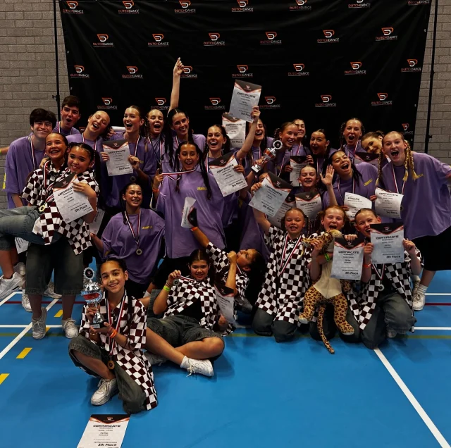 What a great way to start the weekend!!! Prijzen binnengehaald op het Nederlands Kampioenschap! 🏆

@foxkidzzz 🥈juniors B
@foxandfurious 🥉adults
Sofia&Cato 🥉duo juniors 1A
Lynn&Celica🏅4e duo juniors 2B
Chrisje&Fleur 🏅7e duo juniors 2B
